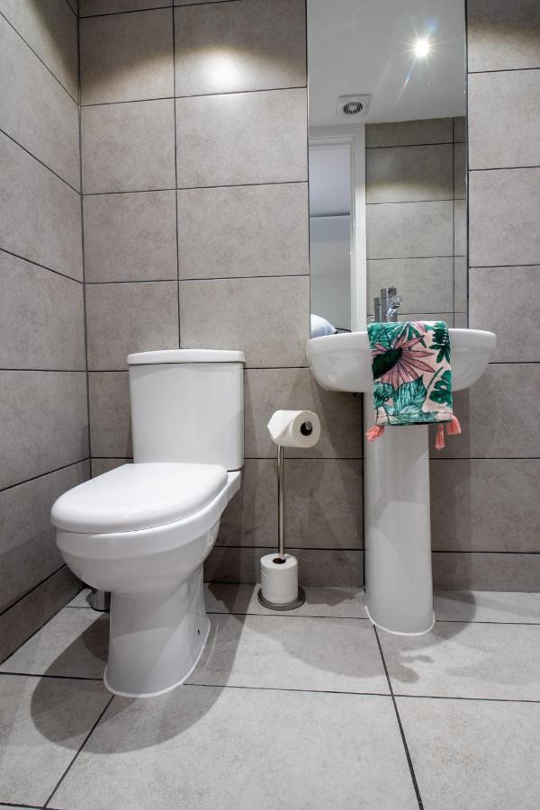 Stylish Studio In The Heart Of The English Riviera Торки Екстериор снимка